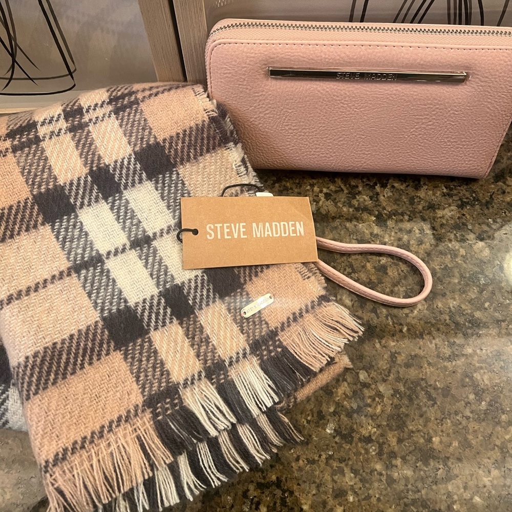 Steve Madden Light Pink Wristlet Wallet and Scarf Set